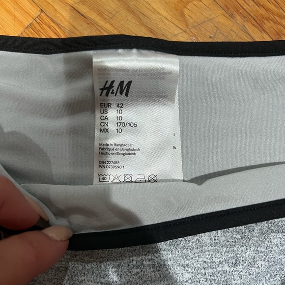 H&M swimsuit - Picture 3 of 3